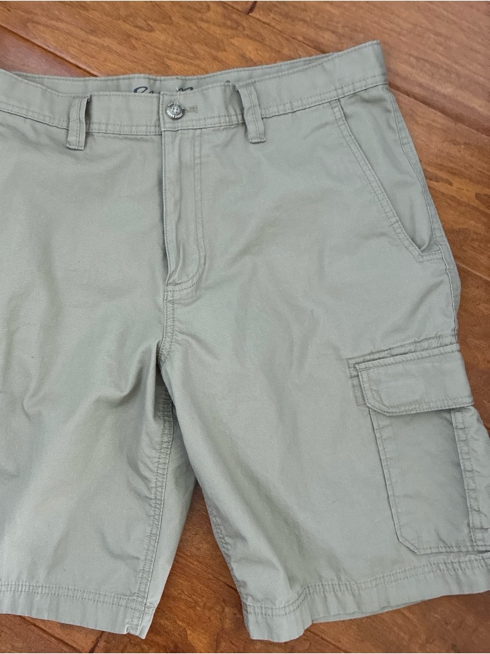 Eddie Bauer Men’s Tan Cargo Shorts with Multiple Pockets- Size 33